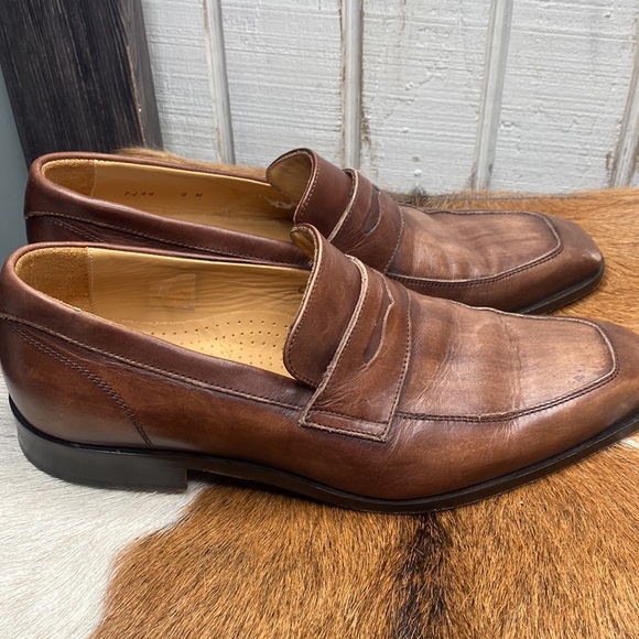 Men’s Saks  fifth Avenue dressing shoes size 9 check them out very nice thanks 🙏 - Picture 4 of 11
